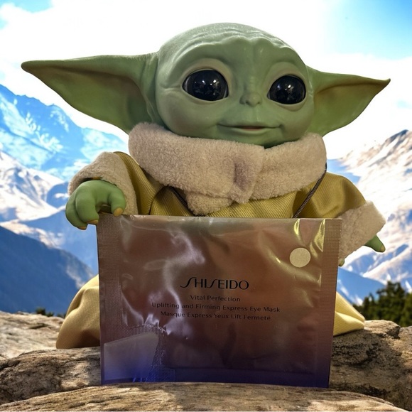 Shiseido Vital Perfection Uplifting and Firming Express Eye Mask - Picture 2 of 5